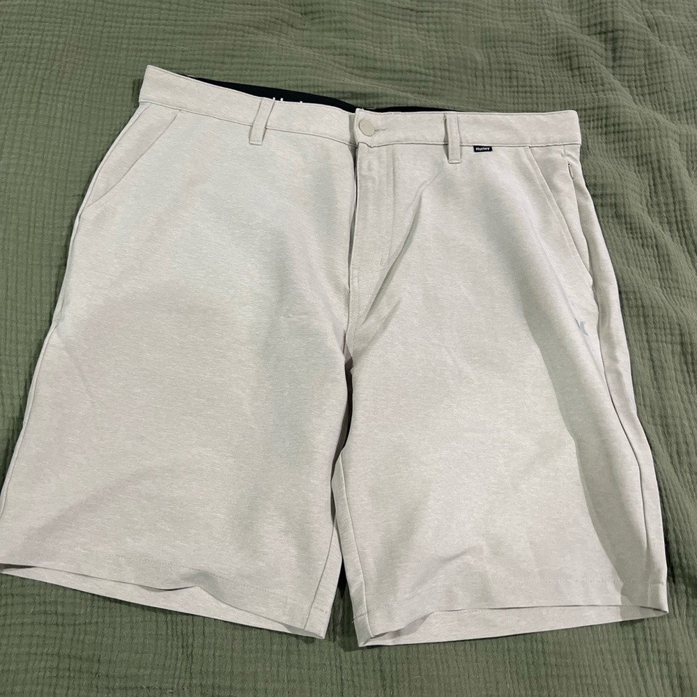 Hurley Beige Flat Front Chino Beach to Bar Performance Shorts Mens 36